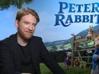 Domhnall Gleeson: 'Peter Rabbit è Kevin di Mamma, ho perso l'aereo. Io uno dei ladri' 