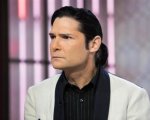 Corey Feldman accoltellato da uno sconosciuto: 'Hanno tentato di uccidermi!'
