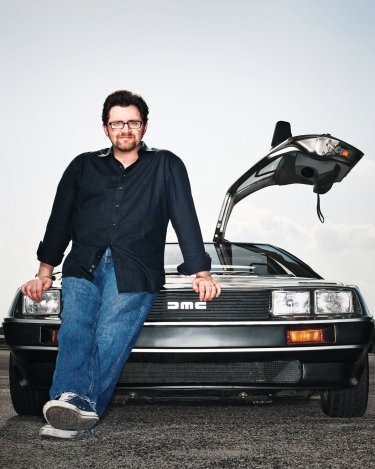 Ernest Cline con la sua Delorean