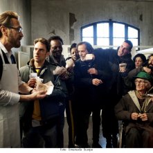 Io sono Tempesta: Elio Germano e Marco Giallini in una scena del film