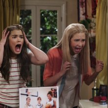 Alexa & Katie: Paris Berelc e Isabel May in una scena