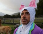 Robert Downey jr. travestito da coniglietto conquista i social!