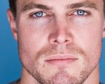 Arrow: Stephen Amell anticipa un importante ritorno e un crossover con Black Lightning