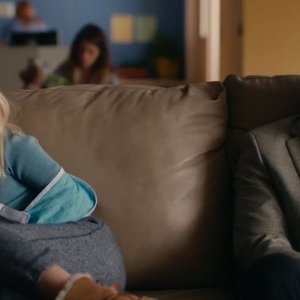 Talitha Bateman e Nicolas Cage in una scena di Vendetta: Una storia d'amore