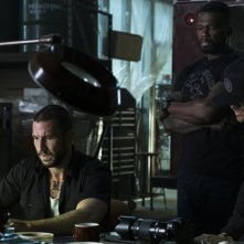 Nella tana dei lupi: Pablo Schreiber, 50 Cent ed Evan Jones in una scena del film