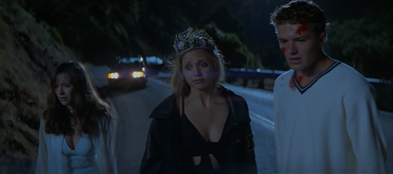 Jennifer Love Hewitt, Sarah Michelle Gellar e Ryan Phillippe in una scena di So cosa hai fatto