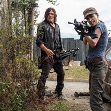 The Walking Dead: Norman Reedus e Christian Serratos nell'episodio Worth