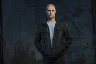 Deep State: Mark Strong in un'immagine promozionale