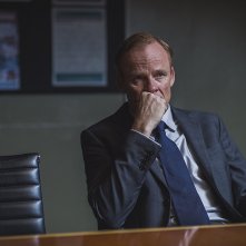Deep State: Alistair Petrie in una scena
