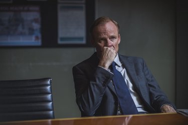 Deep State: Alistair Petrie in una scena