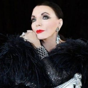 Joan Collins in versione dark lady