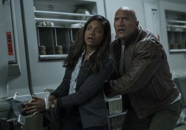 Rampage - Furia animale: Dwayne Johnson e Naomie Harris in una scena del film