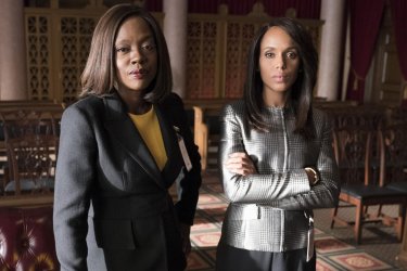 Kerry Washington e Viola Davis in una foto del crossover tra Scandal e Le regole del delitto perfetto