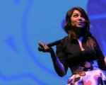 Occhi di gatto: Cristina D'Avena canta la sigla all'autore del manga!