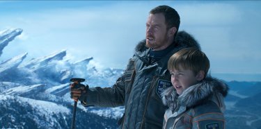 Lost in Space: Toby Stephens e Maxwell Jenkins nella prima stagione