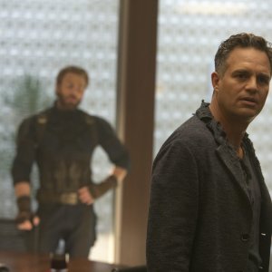 Avengers: Infinity War, Chris Evans e Mark Ruffalo in una scena del film