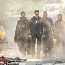 Avengers: Infinity War, Benedict Wong, Benedict Cumberbatch, Mark Ruffalo e Robert Downey Jr. in un momento del film