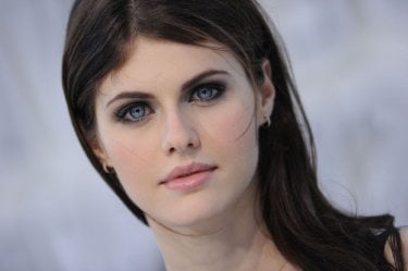 images/2018/04/17/beautiful-blue-eyes-alexandra-daddario-wallpaper-pink-lips.jpg