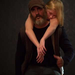 You Were Never Really Here: Joaquin Phoenix ed Ekaterina Samsonov in una scena