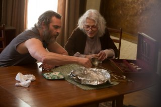 A Beautiful Day: Joaquin Phoenix e Judith Roberts in una scena del film