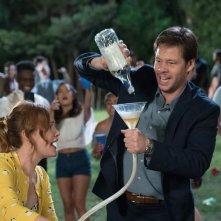 Giù le mani dalle nostre figlie: Ike Barinholtz e Leslie Mann in una scena del film