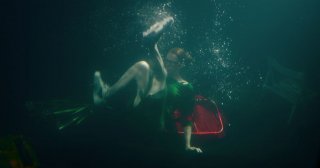 Parigi a piedi nudi: Fiona Gordon in una scena del film