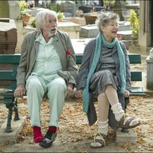 Parigi a piedi nudi: Pierre Richard ed Emmanuelle Riva in una scena del film