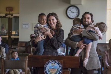 This Is Us: Mandy Moore e Milo Ventimiglia in una foto della seconda stagione