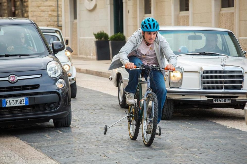 Tonno spiaggiato: Frank Matano in un momento del film