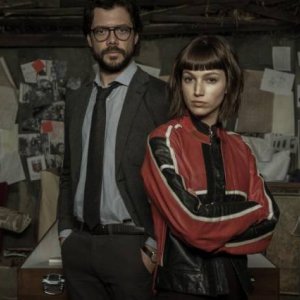 La casa di carta: Ursula Corbero e Alvaro Morte in una foto