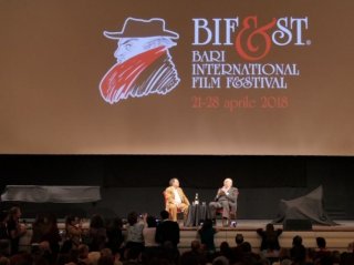 images/2018/04/23/bifest2018-pippo-baudo-si-racconta-al-petruzzelli-sessantanni-in-televisione-e-non-sono-ancora-stanco-video-1524406362-grande.JPG