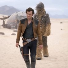 Solo: A Star Wars Story, Alden Ehrenreich a fianco di Chewbacca nel deserto