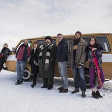 Hotel Gagarin: una foto promozionale del cast principale al completo
