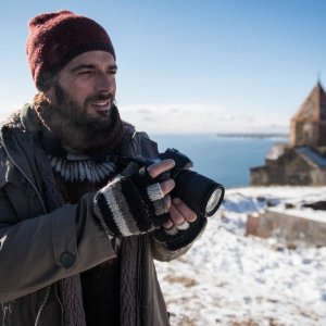 Hotel Gagarin: Luca Argentero in una scena del film