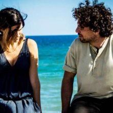 La settima onda: Francesco Montanari e Valeria Solarino in una scena del film
