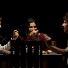 La settima onda: Imma Piro, Francesco Montanari e Valeria Solarino in una scena del film