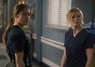 Station 19: Jaina Lee Ortiz ed Ellen Pompeo in una foto della serie