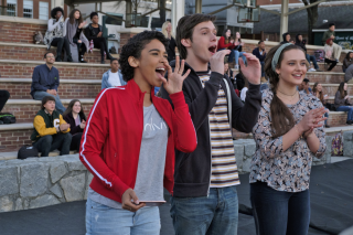Tuo, Simon: Alexandra Shipp, Katherine Langford e Nick Robinson in una scena del film