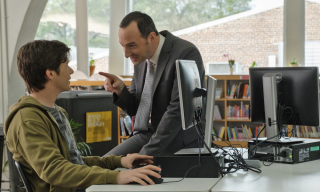 Tuo, Simon: Nick Robinson e Tony Hale in una scena del film