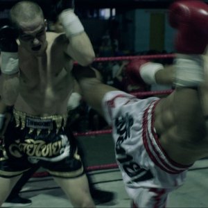 Una preghiera prima dell'alba: Joe Cole in una scena di combattimento