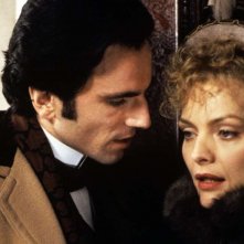 L'età dell'innocenza: Michelle Pfeiffer e Daniel Day-Lewis in una scena del film