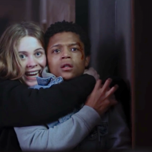 The Innocentes: Sorcha Groundsell e Percelle Ascott in una scena.