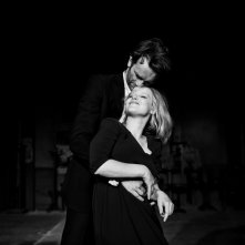 Cold War: Tomasz Kot e Joanna Kulig in una scena del film
