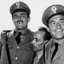 Vittorio Gassman e Ugo Tognazzi in una scena de I mostri