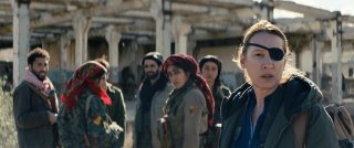 Girls of the Sun: Emmanuelle Bercot e Golshifteh Farahani in un momento del film
