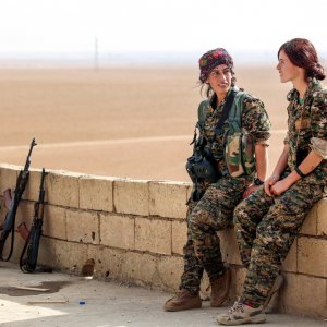 Girls of the Sun: un momento del film