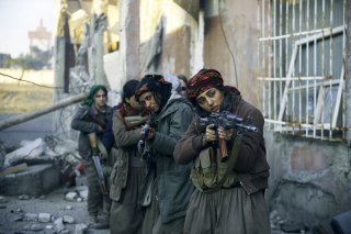 Girls of the Sun: Golshifteh Farahani in una scena del film