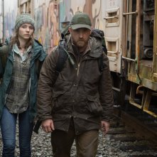 Leave No Trace: Thomasin McKenzie e Ben Foster in un'immagine del film