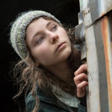 Leave No Trace: Thomasin McKenzie in una scena del film