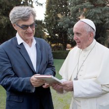 Pope Francis: A Man of His Word, Papa Francesco e Wim Wenders in un'immagine del documentario